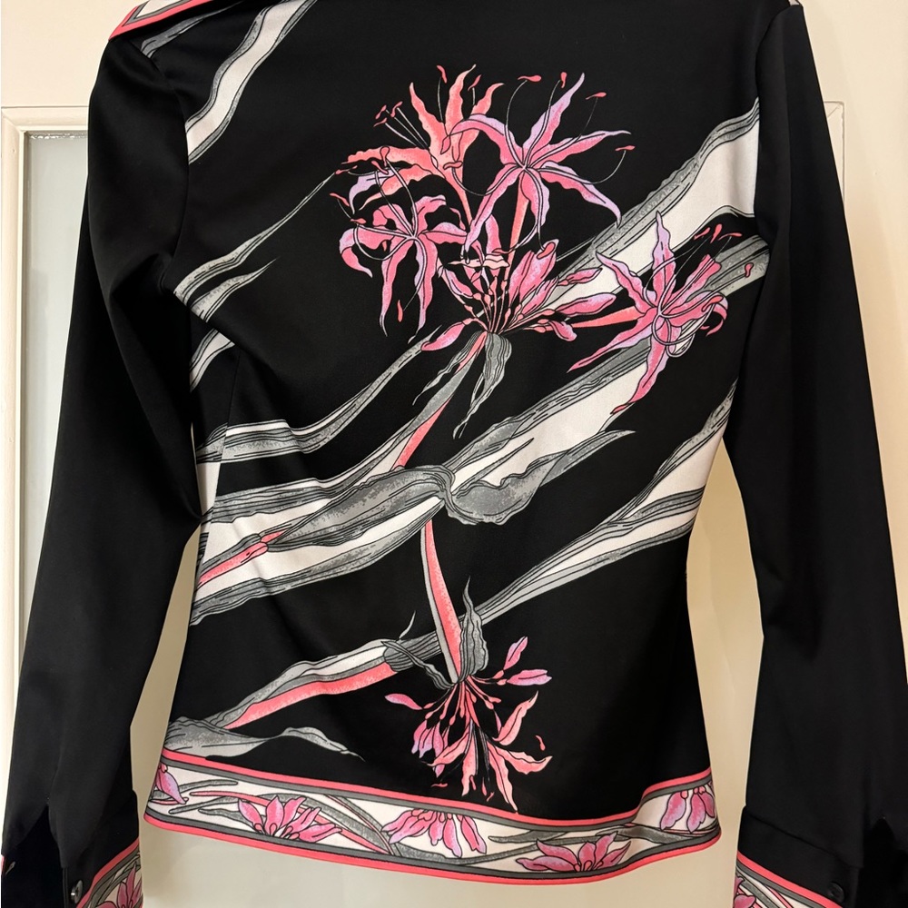 Patterned button up top - Picture 2 of 2